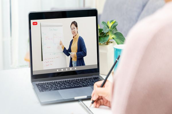 上海市場競爭激烈，如何通過網(wǎng)站開發(fā)獲得優(yōu)勢？